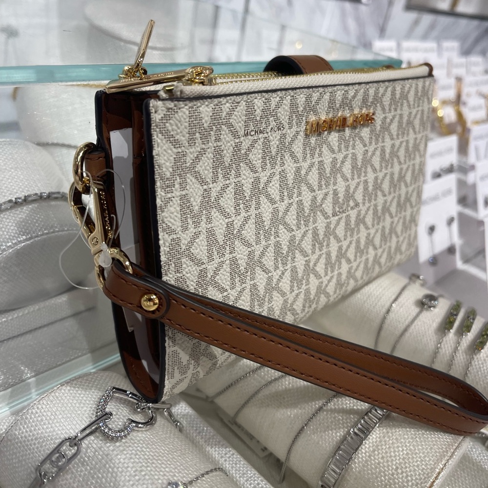 MICHAEL KORS Jet Set Trvl Lg Signature Logo Double Zip Smartphone Wallet
Vanilla - Picture 9 of 16